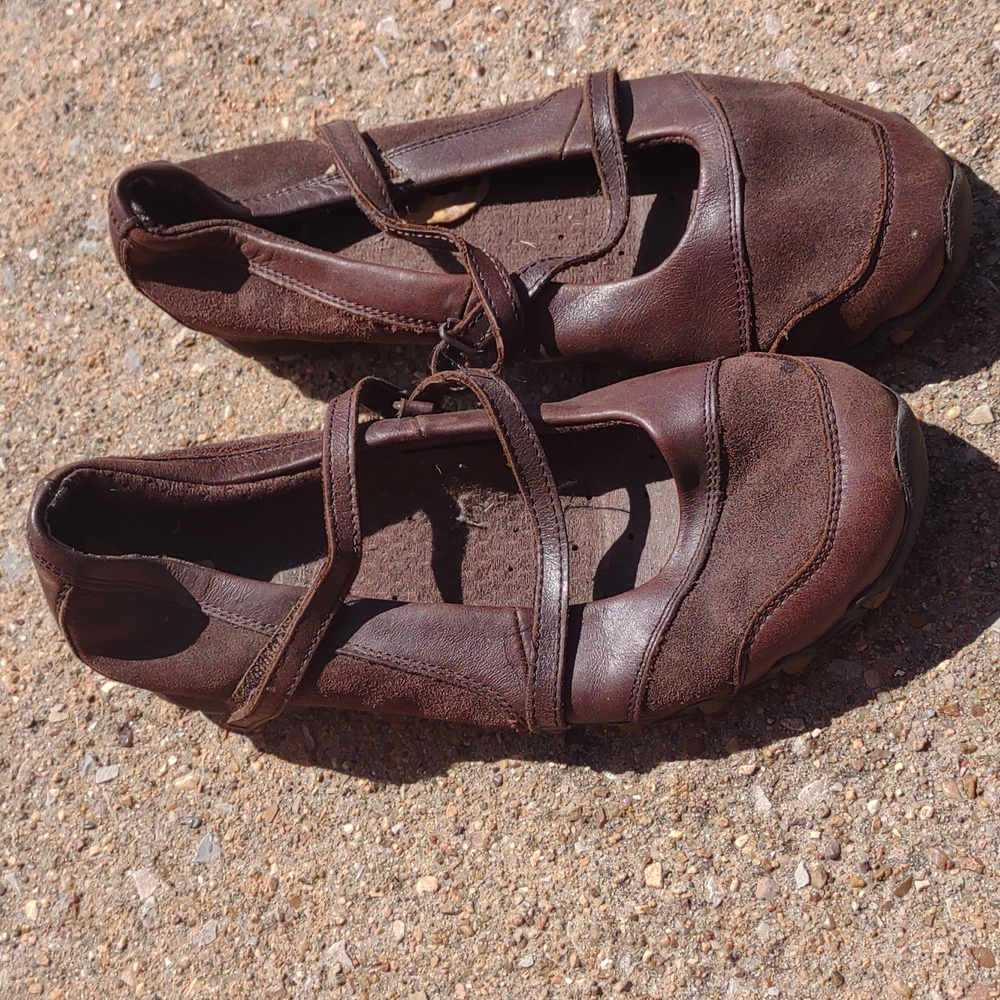 Sketchers Size 8 - image 2